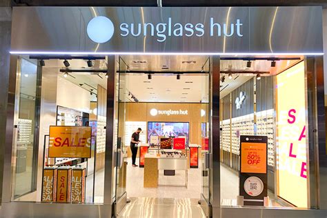 sunglass hut store locator.